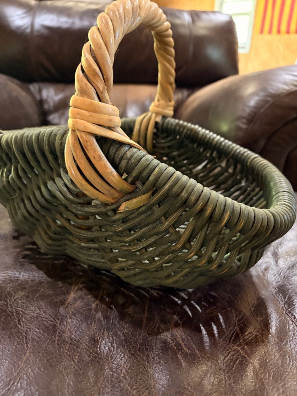 🧺 VTG Woven Buttocks Basket Green Reed Melon Egg Gathering Basket Vine Handle